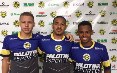 Três jovens são aprovados na avaliação do FC Cascavel