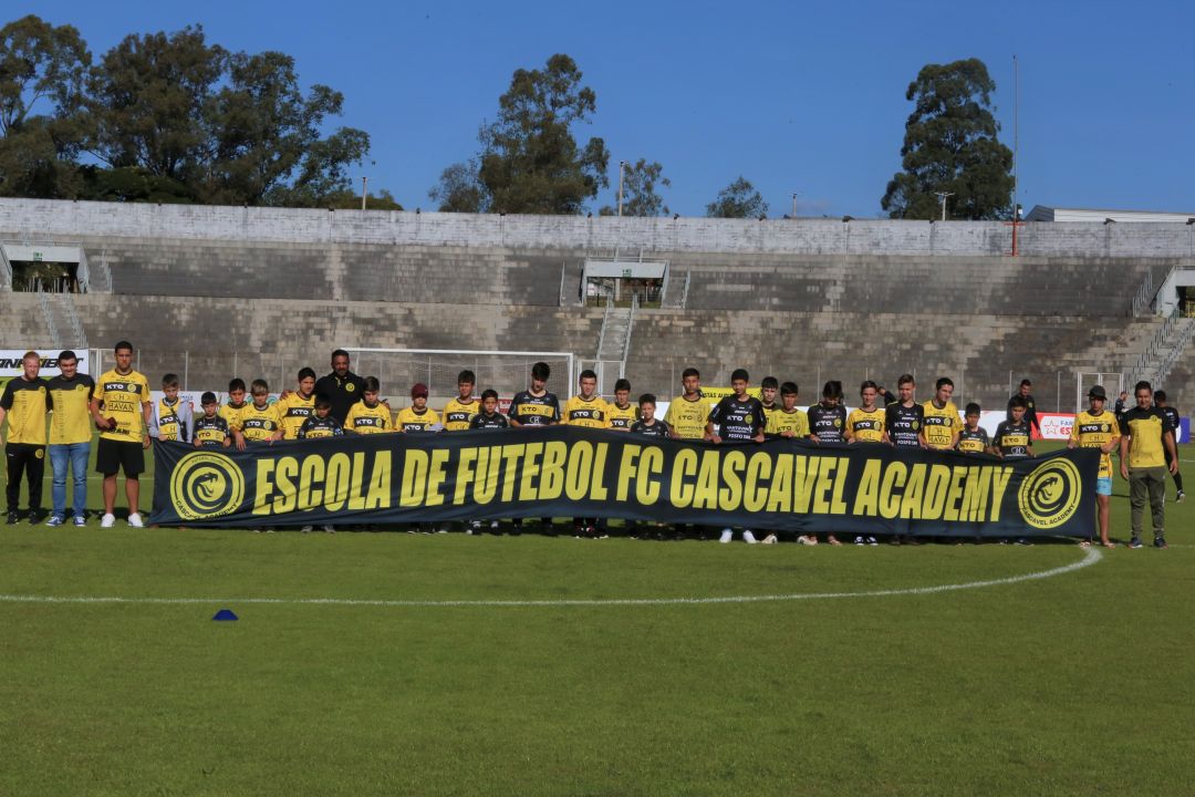 Atletas da escolinha de Nova Prata do Iguaçu visitam Estádio Olímpico em  dia de jogo - Cascavel - Futebol Clube Cascavel - Paraná - Brasil