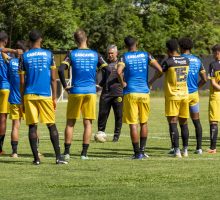 SILVINHO E JOGADORES 13-12