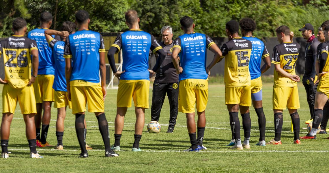 SILVINHO E JOGADORES 13-12